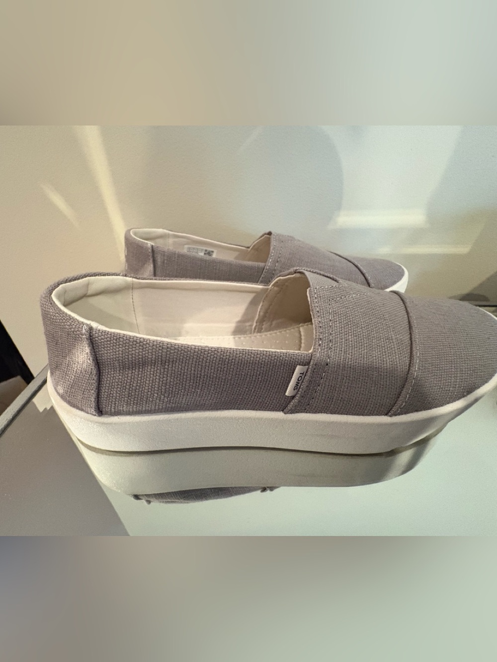 Like NEW! Gray slip on TOMS- textured fabric- Women’s Size 10 - Picture 4 of 7